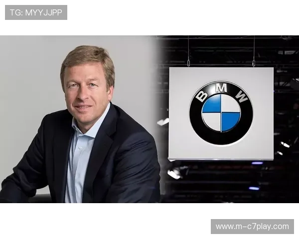 韩国财阀掌门人现身名人观众席 同框照引发社交媒体热议