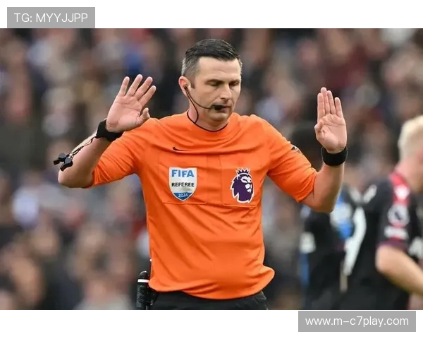 裁判奥利弗双红会执法标准引发热议 引领比赛判罚新风向