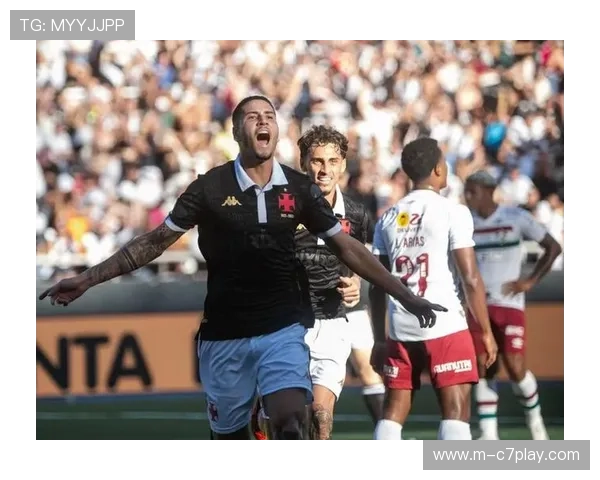 巴西国际主帅调整阵型，尝试三后卫应对客场困境